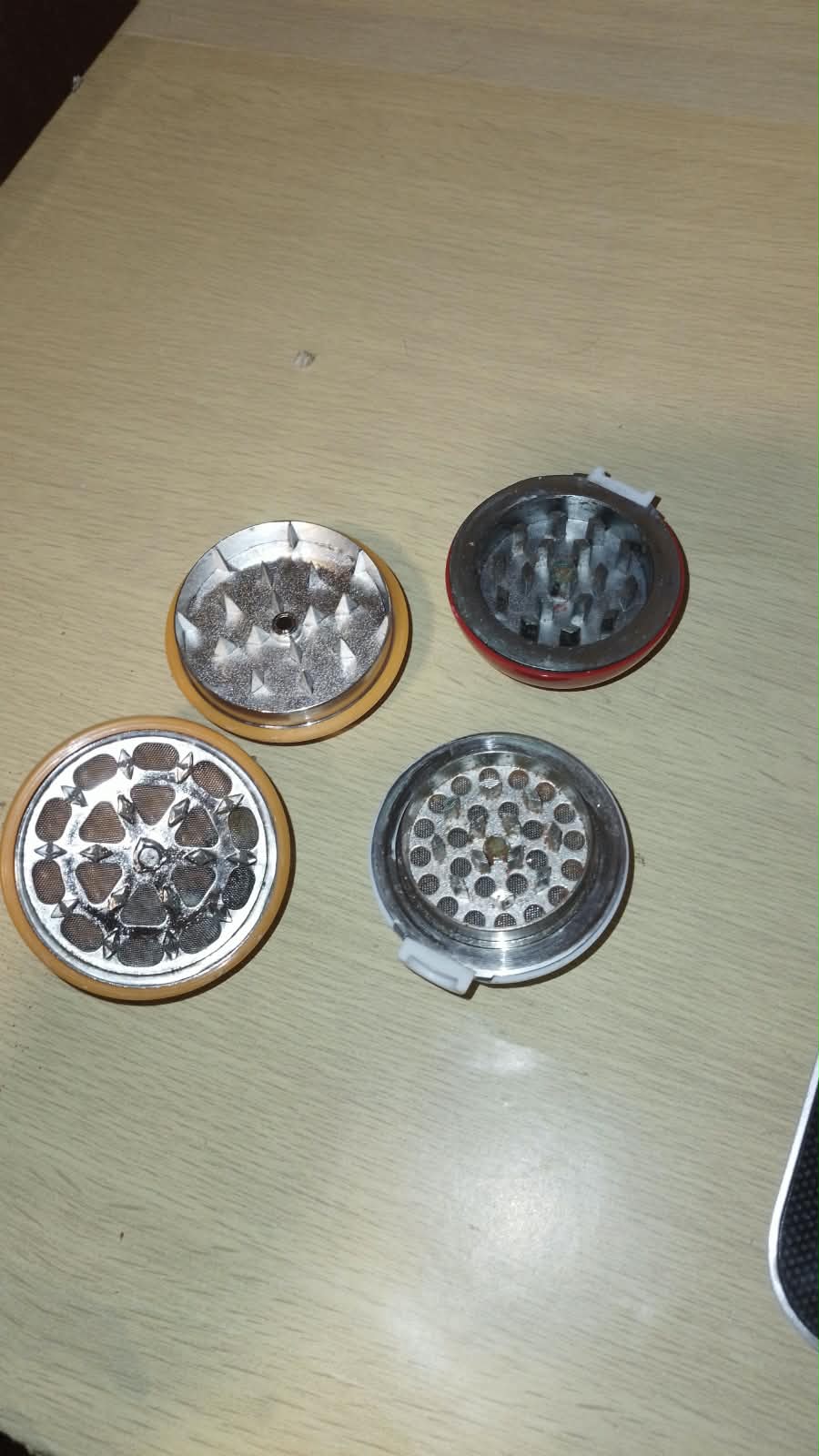 Grinder Esfera del Dragón y Pokebola abiertos