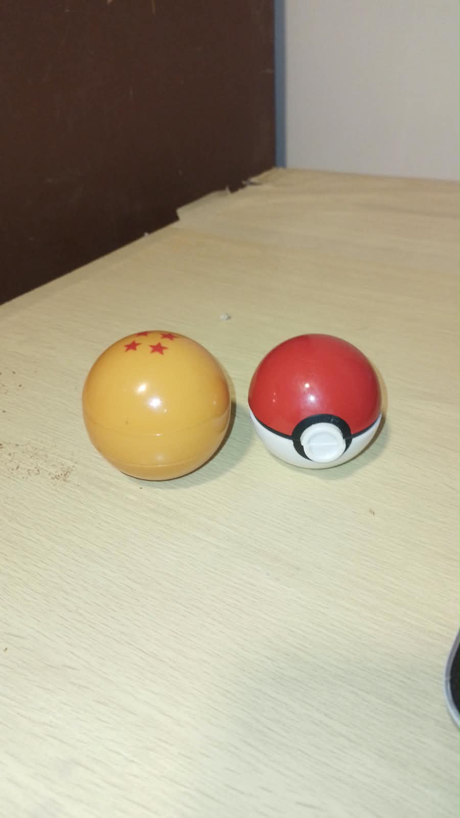 Grinder Esfera del Dragón y Pokebola vista lateral